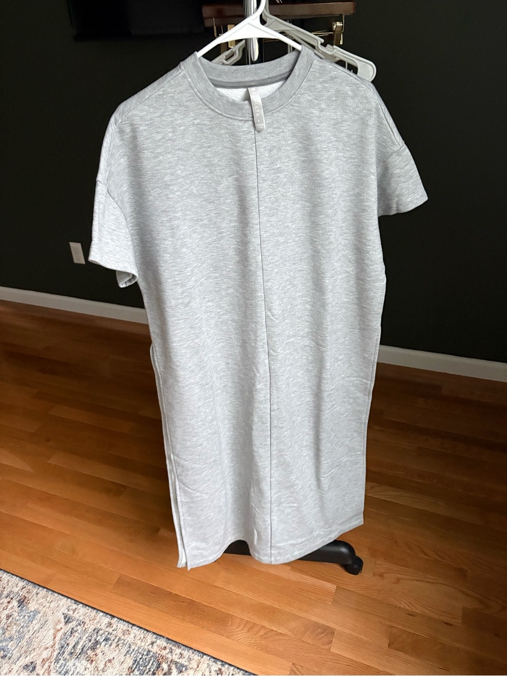 Athleta Light Gray Short Sleeve Crewneck Tunic Sweatshirt